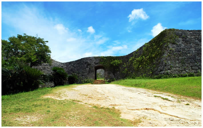 座喜味城跡風景